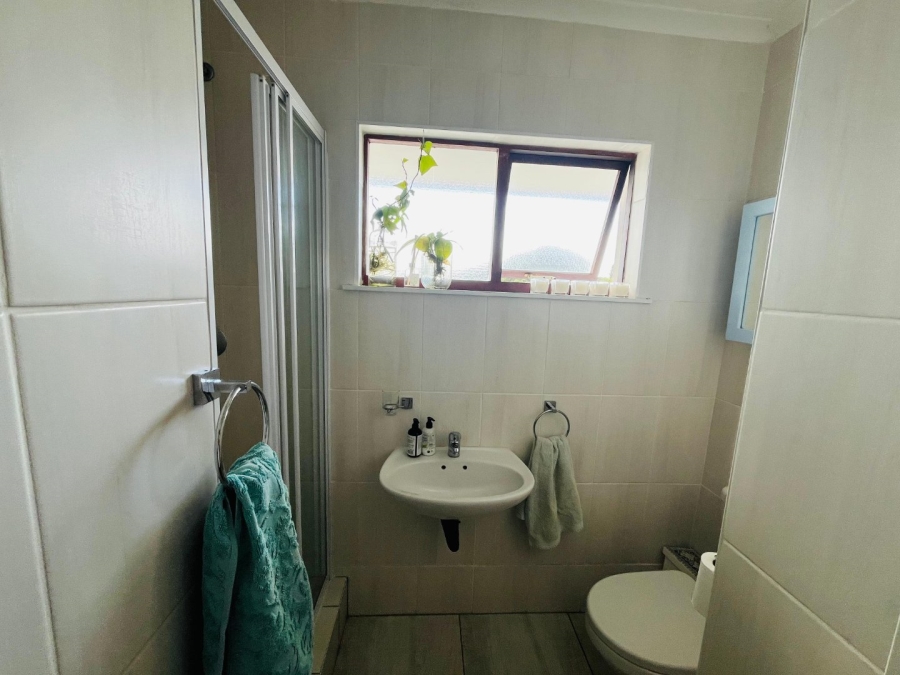 6 Bedroom Property for Sale in Gonubie Eastern Cape